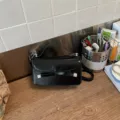 Bolso de charol negro con lazo, elegante bolso bandolera y cuadrado de moda para mujer. - Negro