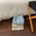 Bolso cubo azul claro con pedreria y correa de cadena plateada bolso elegante - Azul