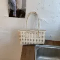 Bolso tote trenzado calado para mujer, elegante bolso de hombro casual para trabajo de gran capacidad. - Blanco