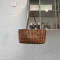 Bolso tote de hombro tejido grande casual, diseño elegante de cuero marrón para mujer top. - Marrón