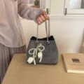 Chic bolso bombonera de estrass negro con correa de cadena y colgante de perla tulipán - Multicolor Con Colgante / Multicolor