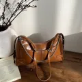 Borsa a spalla vintage marrone da donna, elegante borsa a tracolla in pelle PU con catena. - Marrone