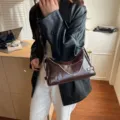 Borsa a spalla marrone retrò da donna, elegante borsa a tracolla in pelle PU primaverile. - Caffè