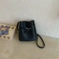 Sac seau noir pour femme bandouliere polyvalent mode minimaliste sac a main en cuir elegant - Noir