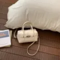 Elegante Umhängetasche aus geprägtem Leder für Damen, vielseitige Kissen Handtasche. - Standardausführung / Weiß