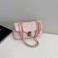Borsa a tracolla trapuntata rosa con catena, elegante borsa a patta con dettagli dorati - Rosa
