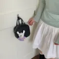 Schwarze PU Leder Handtasche mit niedlichem Strick-Anhänger fuer Damen Outfit Style. - Mit Anhänger / Schwarz