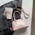 Rosa minimalistische Pendler Handtasche mit Knotengriff, stilvolles Umhängetasche Design für Damen. - Ohne Anhänger / Rosa