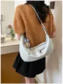 Hellblaue Beuteltasche für Damen, lässige Schultertasche, vielseitige Alltagstasche neu. - Blau Mit Anhänger / Blau