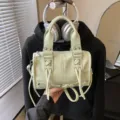 Mintgrüne Leder Umhängetasche für Damen, stilvolle Handtasche mit Reißverschluss und Schleifen. - Reguläre Passform / Grün