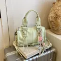 Hellgrüne Motorrad Handtasche stilvolle Umhängetasche Schultertasche mit Anhängern - Mit Anhänger / Grün