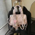 Rosa PU Leder Motorrad Umhängetasche, modische koreanische Tasche mit süßen Anhängern. - Mit Anhänger / Rosa
