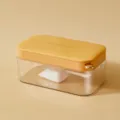 Caja de hielo transparente con tapa amarilla, diseño de presión con cuchara para uso. - Amarillo