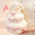 Peluche torta di compleanno a due piani con coniglietto carino, dolce giocattolo per bambini. - Rosa