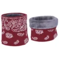 Gebreide nekwarmer met fleece voering voor heren en dames met klassiek paisleymotief. - Bordeauxrood