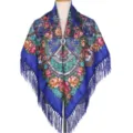 Gedetailleerd overzicht van de blauwe bloemenprint sjaal met elegante franjes en stijl. - Waaiervormig bloemenpatroon - koningsblauw