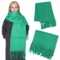 Dicker warmer Winterschal in leuchtendem Grün mit sehr schönen Fransen für Damen. - Marsgrün / Über 175cm