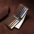Cartera de cuero vintage para hombre en color marrón con múltiples ranuras para tarjetas y billetes. - Carteras horizontales