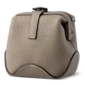 Elegante neceser de cuero auténtico con cierre de boquilla, ideal para maquillaje y joyas. - Gris elefante