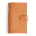Cuaderno agenda de cuero marron con anillas y cierre de boton a presion para oficina y negocio. - A6 / Marrón