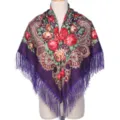 Vue détaillée du châle écharpe violet à imprimé floral ethnique vintage avec franges élégantes. - Violet