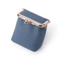 Monedero de cuero azul con cierre de beso, mini bolsa vintage para lápiz labial y auriculares. - Azul