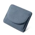 Cartera corta de cuero genuino para mujer, monedero azul granulado con cierre de solapa. - Azul Denim