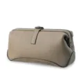 Bolso de aseo de cuero genuino con cierre de correa iconico, elegante estuche taupe. - Gris elefante