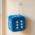 Colgante de peluche de dado azul, suave accesorio de juego cuadrado decoración habitación. - Dado Azul / 4cm