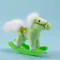 Simpatico cavallo a dondolo di peluche verde con criniera bianca regalo per bambini e ragazzi SKU - Cavallo Verde / 15cm