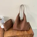 Borsa tote intrecciata marrone da donna, grande borsa a spalla con pochette abbinata per ufficio. - Marrone