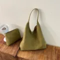 Borsa a spalla hobo intrecciata verde oliva, elegante tote casual di grande capacità. - Verde