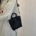 Damen schwarze Nylon-Tasche, modische Beuteltasche mit Schultergurt für den Alltag - Schwarz