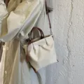 Schlichte Nylontasche für Damen, elegante Umhängetasche und modischer Beutel für den Alltag. - Khaki