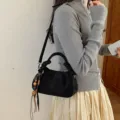 Sac à bandoulière plissé style coréen pour femmes texture mate sac à main tendance crossbody mode - Avec Pendentif / Noir