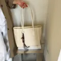 Elegant woven tote bag for women, retro large capacity shoulder bag, stylish commuter bag. - Off White
