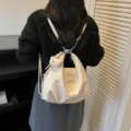 Borsa zaino donna vintage grande capacita borsa a spalla chic autunno pendolare con ciondolo - con portachiavi / Bianco avorio