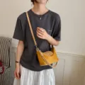 Retro Wildleder Umhängetasche, stilvolle Vintage Schultertasche für Damen Alltag. - Gelb