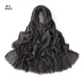 Écharpe noire froissée en coton et lin avec bandes argentées et franges pour femmes. - Noir (#1)