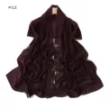 Dettaglio sciarpa in chiffon bordeaux con delicato ricamo floreale e tessuto leggero. - Stile 12