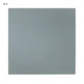 Detailansicht des einfarbigen grauen Chiffontuchs mit einer feinen glänzenden Stoffstruktur. - Farbe 5