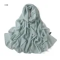 Einfarbiger mintgrüner Chiffon-Langes Schal Detail, glatter und atmungsaktiver Stoff Nahaufnahme. - Code 33