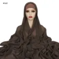 Sciarpa hijab in rayon stropicciato tinta unita con sotto-cuffia, dettaglio marrone elegante. - Stile #10