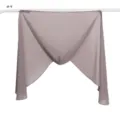 Vue détaillée de ce foulard hijab en mousseline unie couleur taupe, très doux et léger. - Taupe