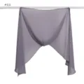 Détail d'écharpe hijab en mousseline unie grise, foulard léger et doux pour femmes. - Gris