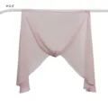 Vue de détail de hijab en mousseline unie rose clair, foulard léger doux et respirant. - Rose Clair