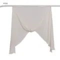 Détail de tissu mousseline unie, design drapé léger et doux pour un vêtement quotidien confortable. - Crème