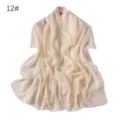 Dettaglio squisito scialle chiffon lucido, colore champagne lucentezza perlata tessuto. - Formaggio Sale Marino