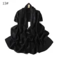 Sciarpa lunga in chiffon nero lucido, elegante stola da donna in tinta unita brillante. - Nero Versatile