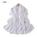 Dettaglio sciarpa in chiffon perlato bianco, tessuto leggero traslucido, elegante scialle donna - Bianco Puro